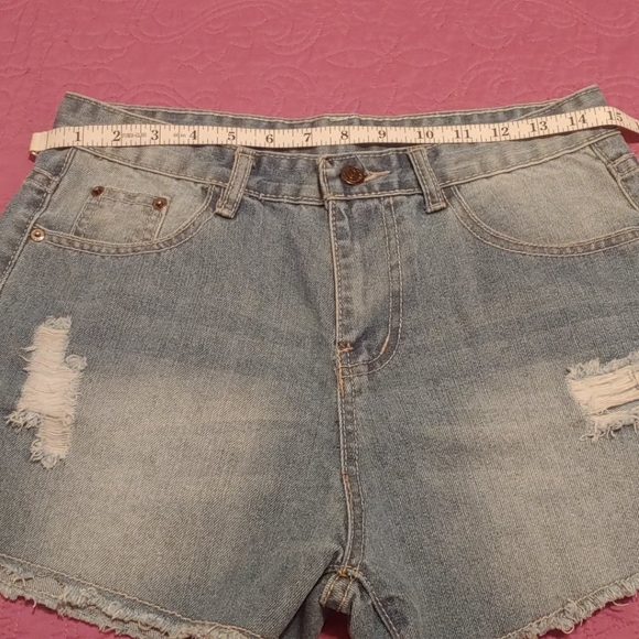 Women's short shorts - Picture 8 of 8